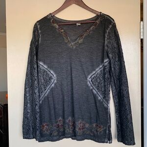 Gimmicks by BKE Charcoal Gray Grunge Floral Embroidered Lace Top Sz.M Boho